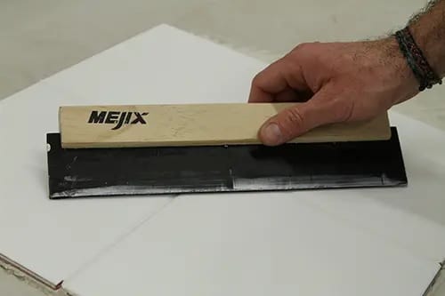 Comment poser du carrelage faire ses joints